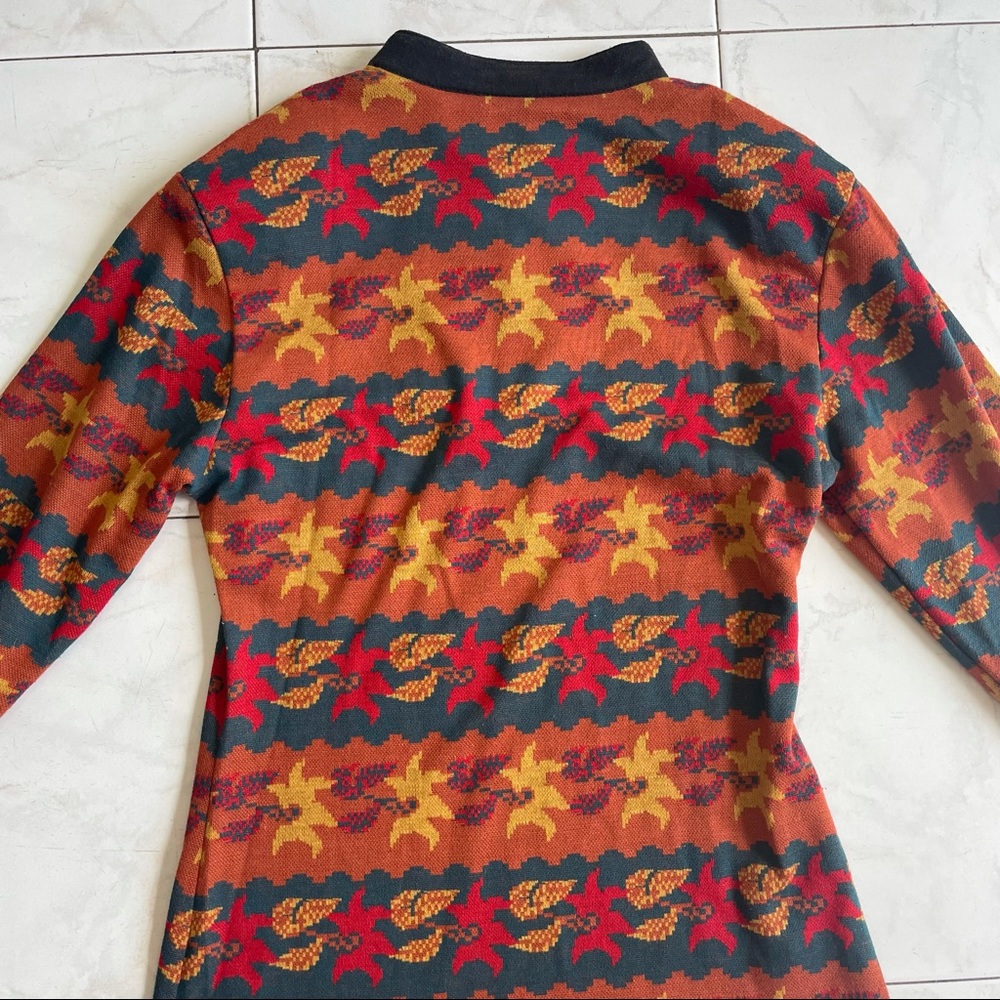 VERSACE vintage 1980’s sweater with padded shoulders and iconic pattern - Picture 11 of 12